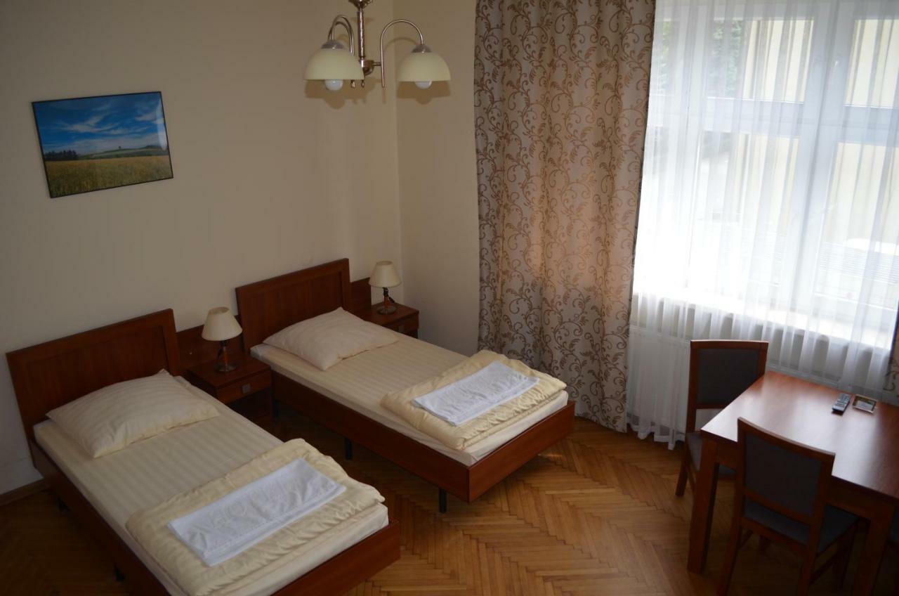 Hostel Gwarek كاتوفيتسه المظهر الخارجي الصورة